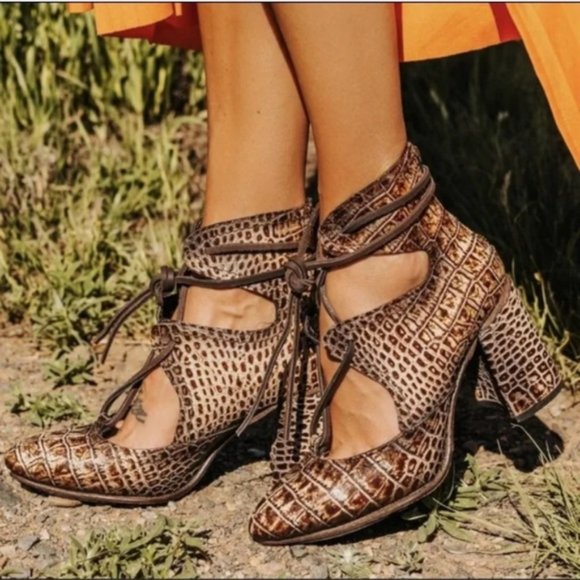 Freebird by Steven Shoes - NEW FREEBIRD BY STEVEN JOYCE TAN CROCO CROC LACE UP BOOTIES HEELS SHOES